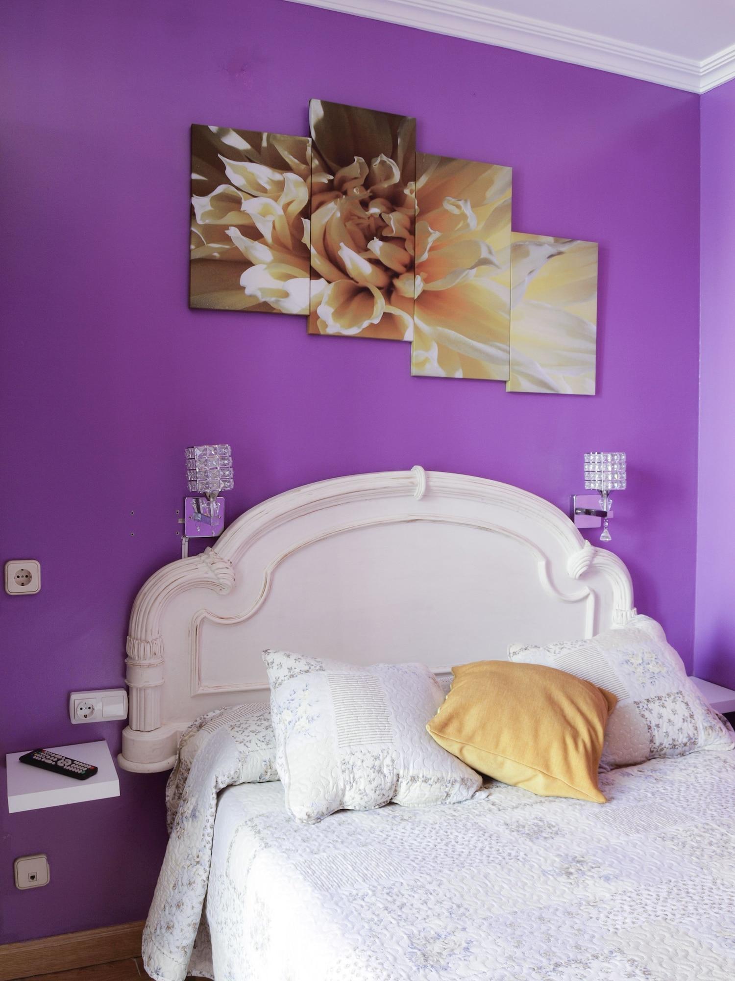 Хостел Rc Miguel Angel Мадрид Екстер'єр фото Purple bedroom
