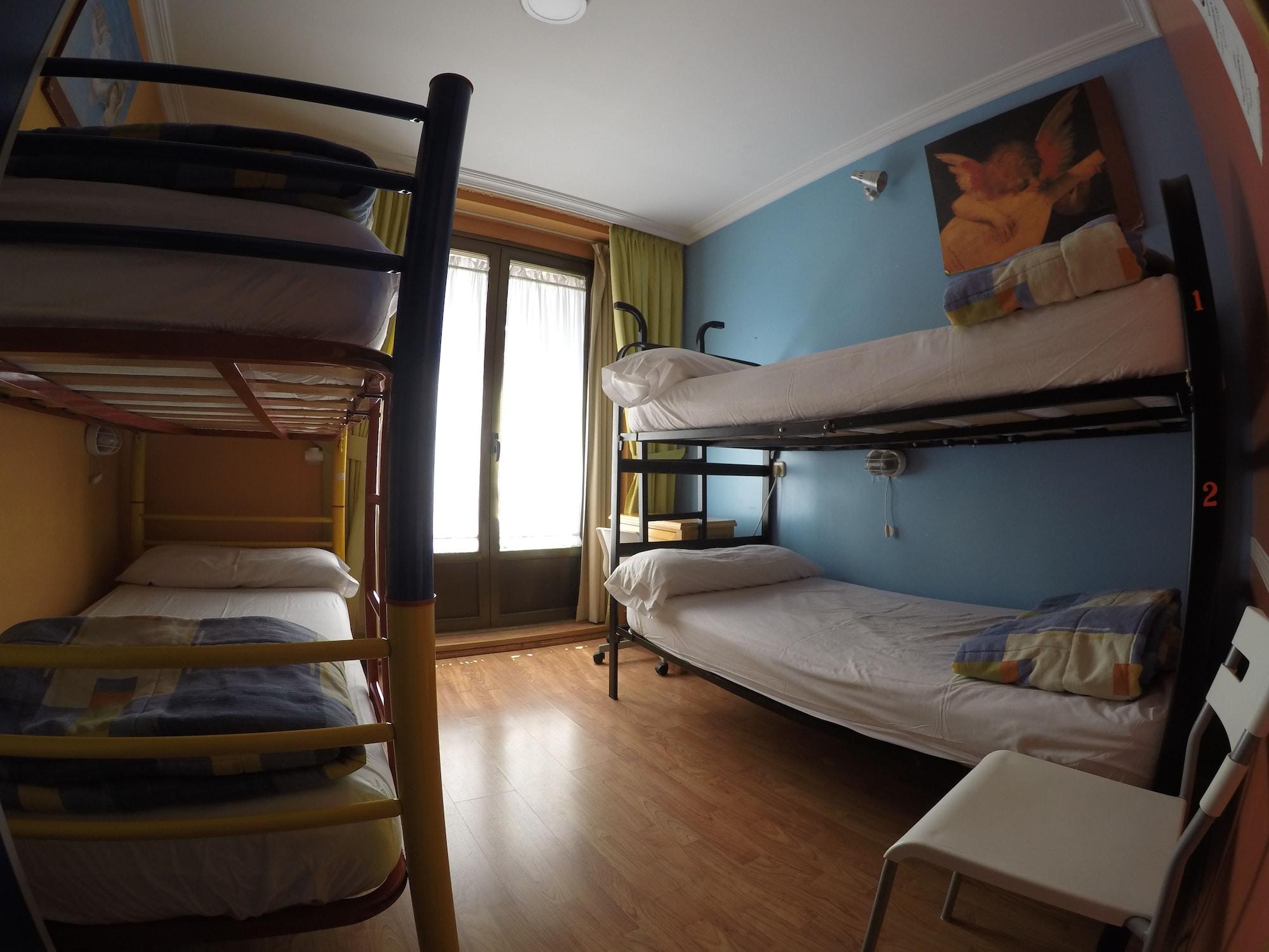 Хостел Rc Miguel Angel Мадрид Екстер'єр фото Hostel room in Madrid, Spain