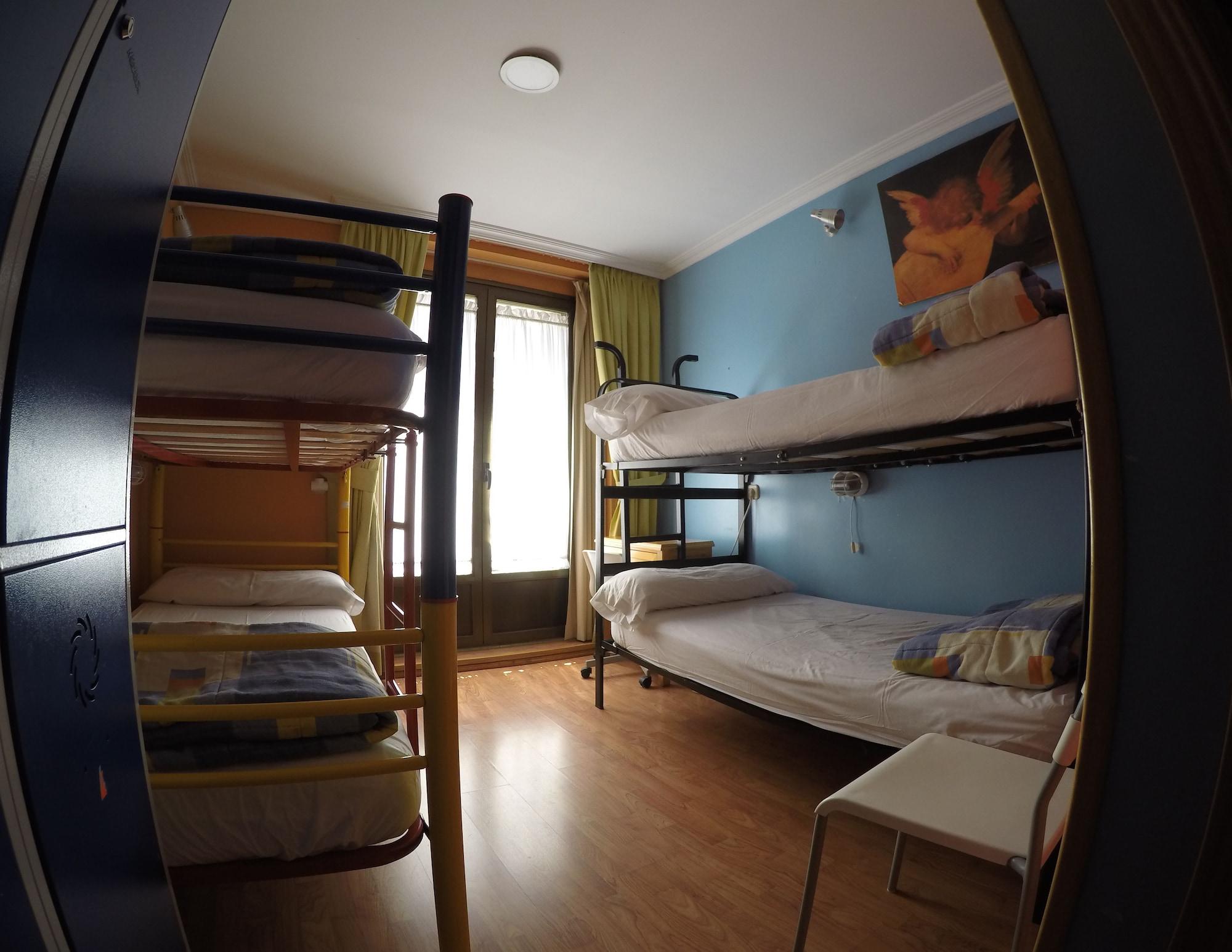 Хостел Rc Miguel Angel Мадрид Екстер'єр фото Hostel room in Madrid, Spain