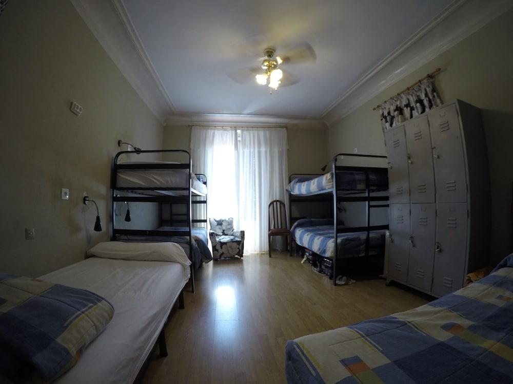 Хостел Rc Miguel Angel Мадрид Екстер'єр фото Hostel room in Spain