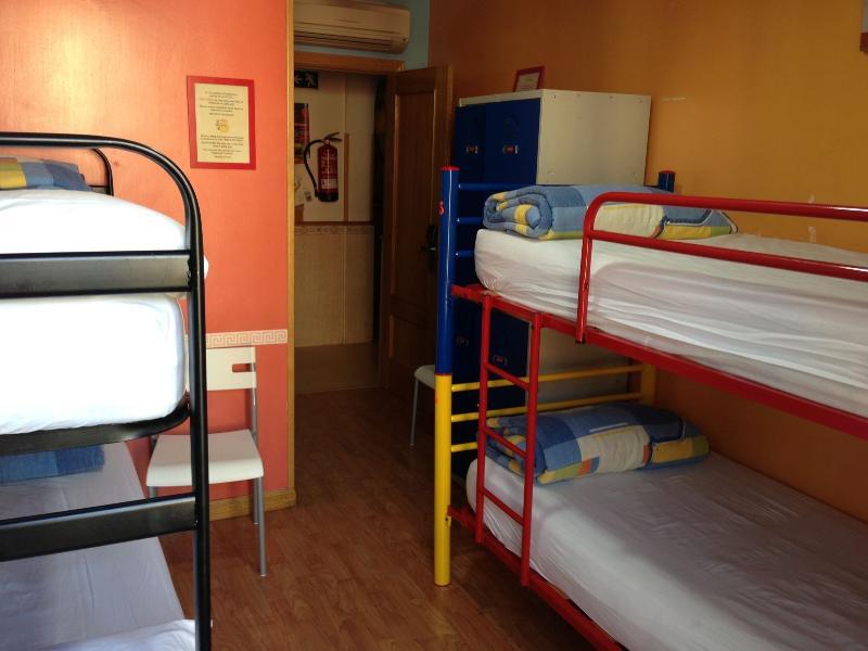 Хостел Rc Miguel Angel Мадрид Екстер'єр фото Hostel in Madrid, Spain